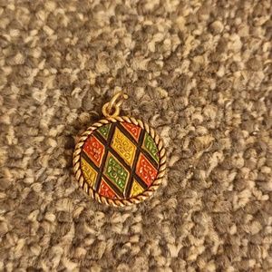 Sarah Coventry Mosaic Vintage 1980s gold tone pendent